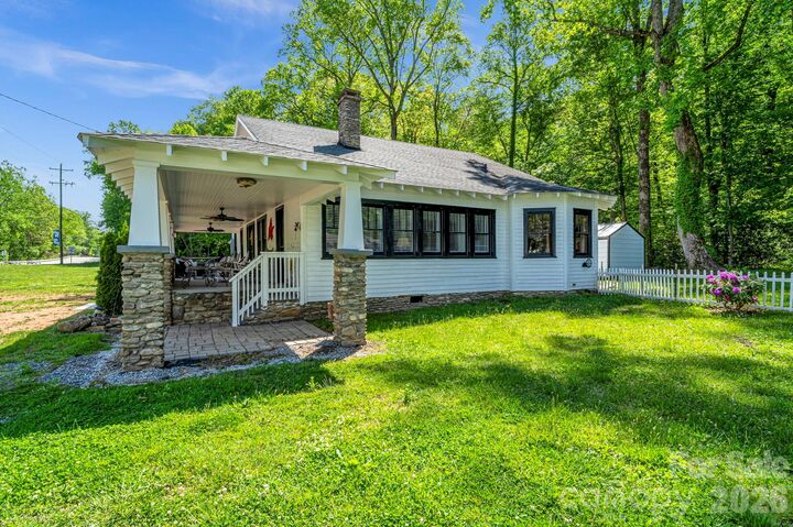 Property Photo: 2355 Soco Road NC 28751