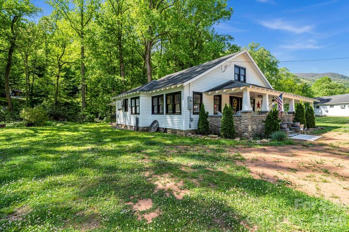 Property Photo:  2355 Soco Road  NC 28751 