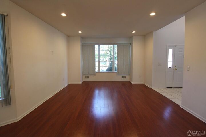 Property Photo:  27 Pin Oak Drive  NJ 08902 