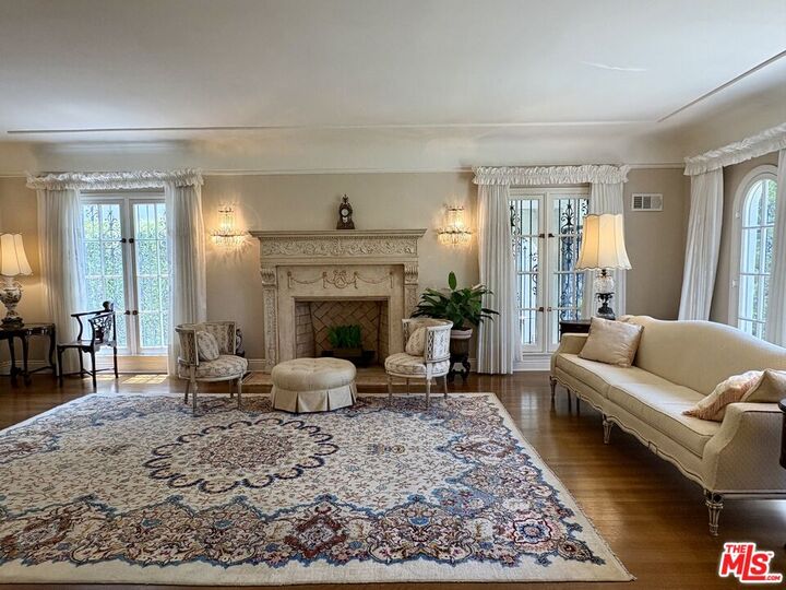 Property Photo:  414 N Las Palmas Ave  CA 90004 
