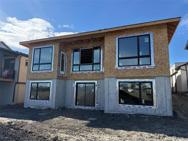 Property Photo: 182 Rangeview Way MB R3Y 2K7