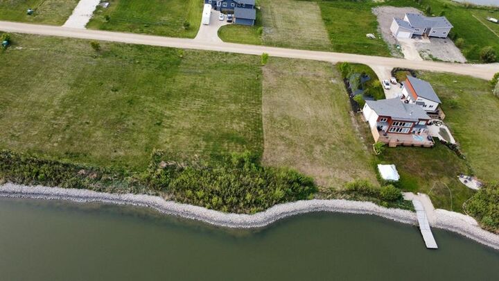 Property Photo: 61 Lake Estate Drive MB R0C 1B0
