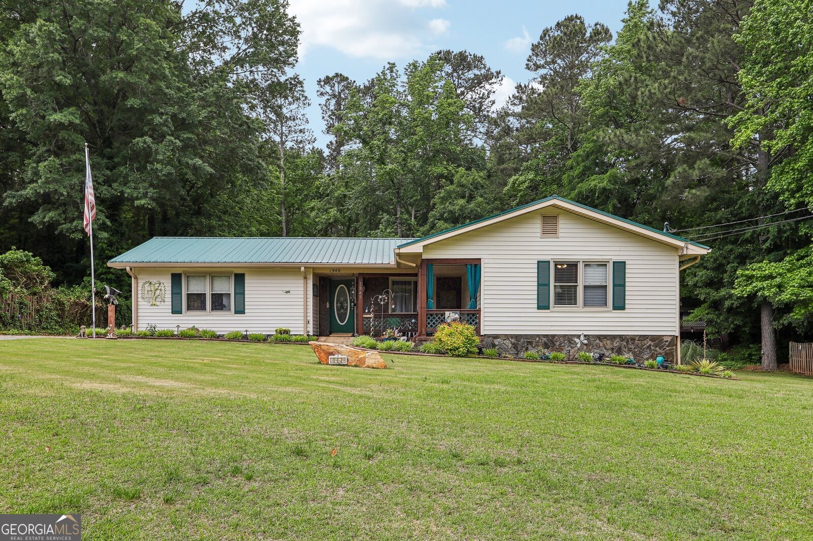 Property Photo: 1949 Bonnie Ridge Drive GA 30223