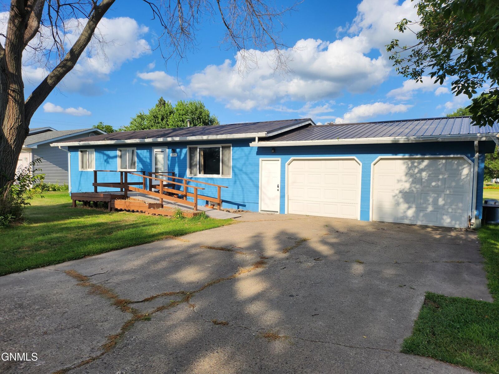 Property Photo:  519 1st Avenue NW  ND 58482 