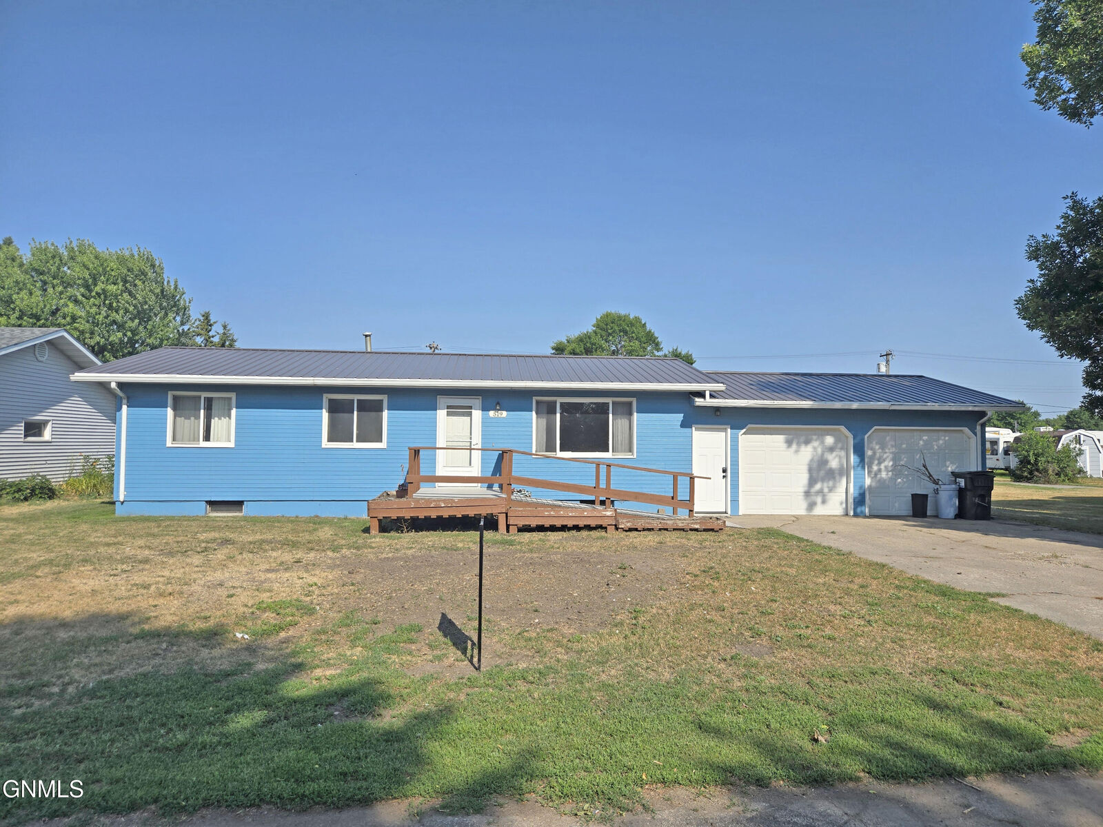 Property Photo: 519 1st Avenue NW ND 58482