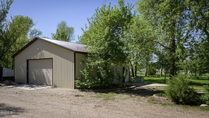 Property Photo:  1075 22S Ave SW  ND 58577 