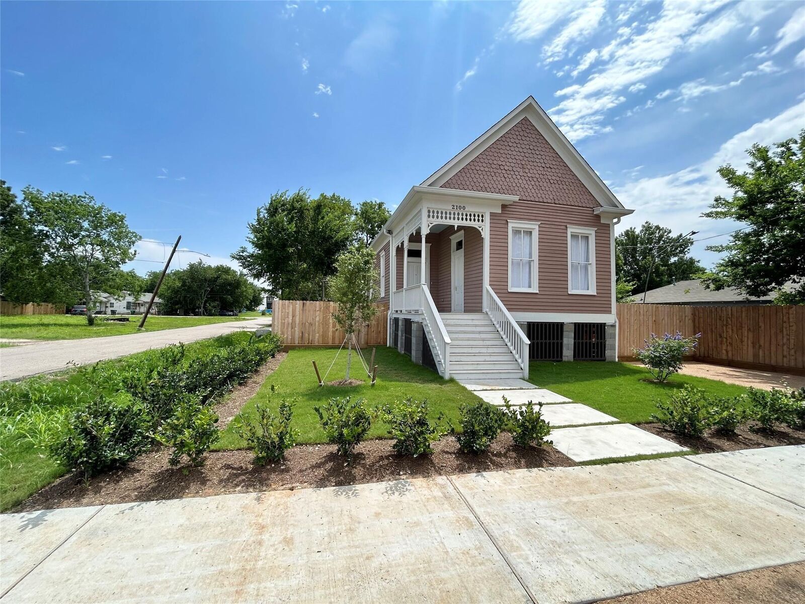 Property Photo:  2100 Gregg Street  TX 77026 