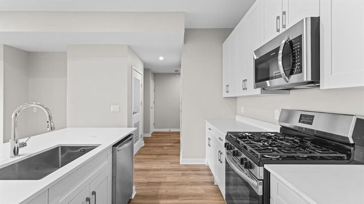 Property Photo:  475 Communipaw Ave 409  NJ 07304 