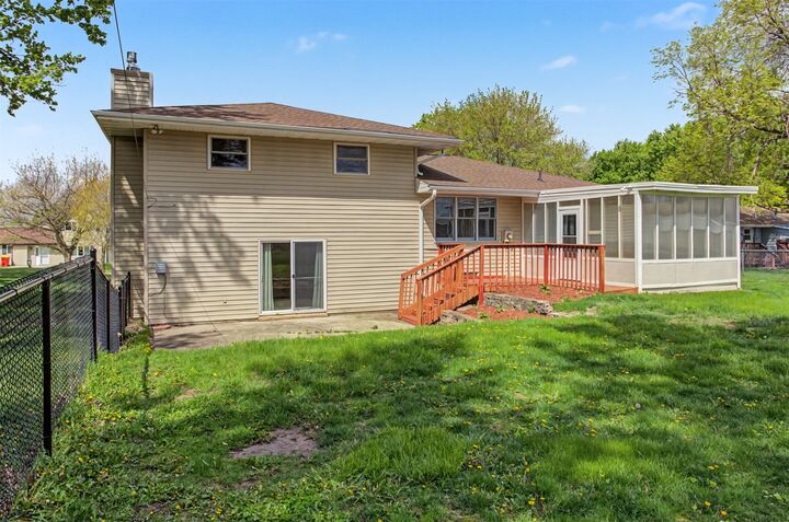 Property Photo:  1722 Linn Street  IA 50036 