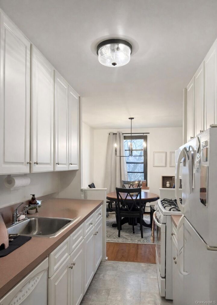 Property Photo:  35 Stewart Place 205  NY 10549 