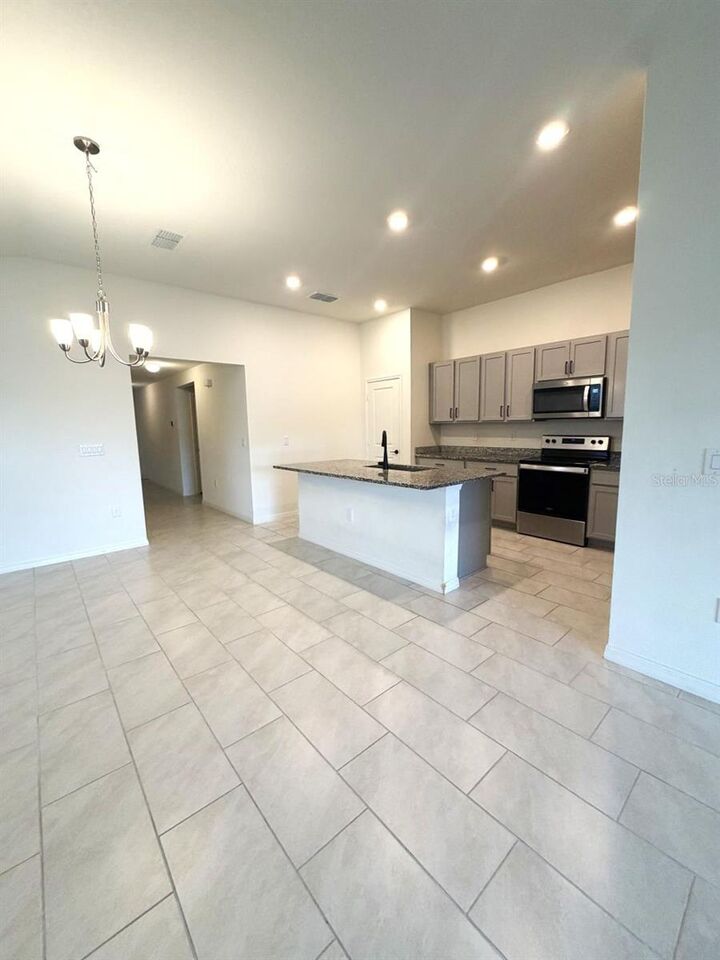 Property Photo:  925 Overpool Avenue  FL 33896 