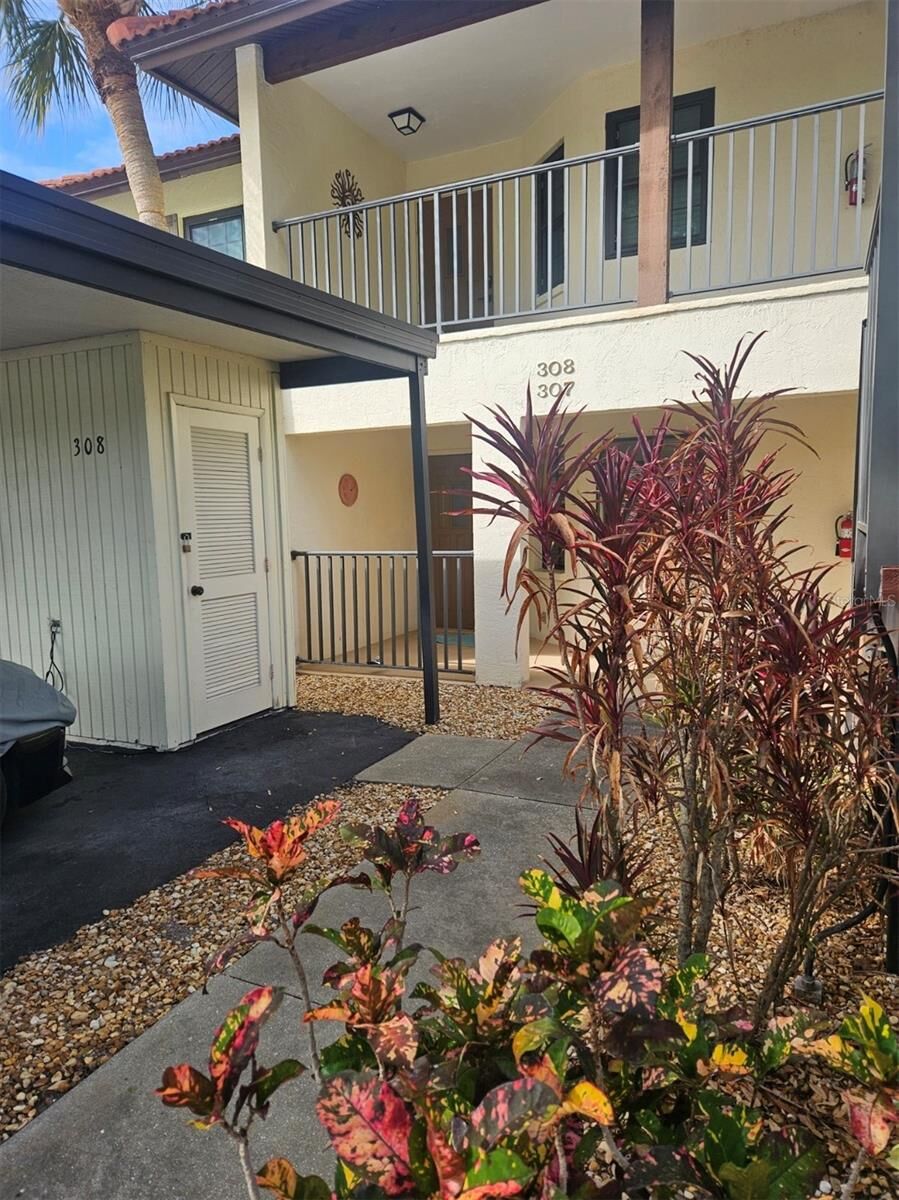 Property Photo: 307 Pine Hollow Circle 307 FL 34223