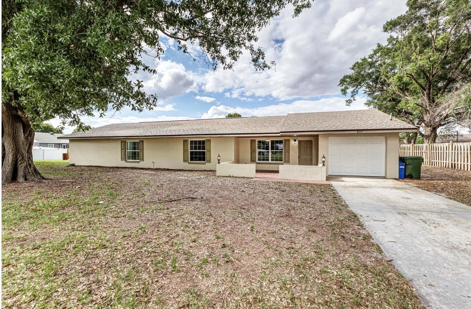 Property Photo: 2117 High Point Avenue SW FL 33880