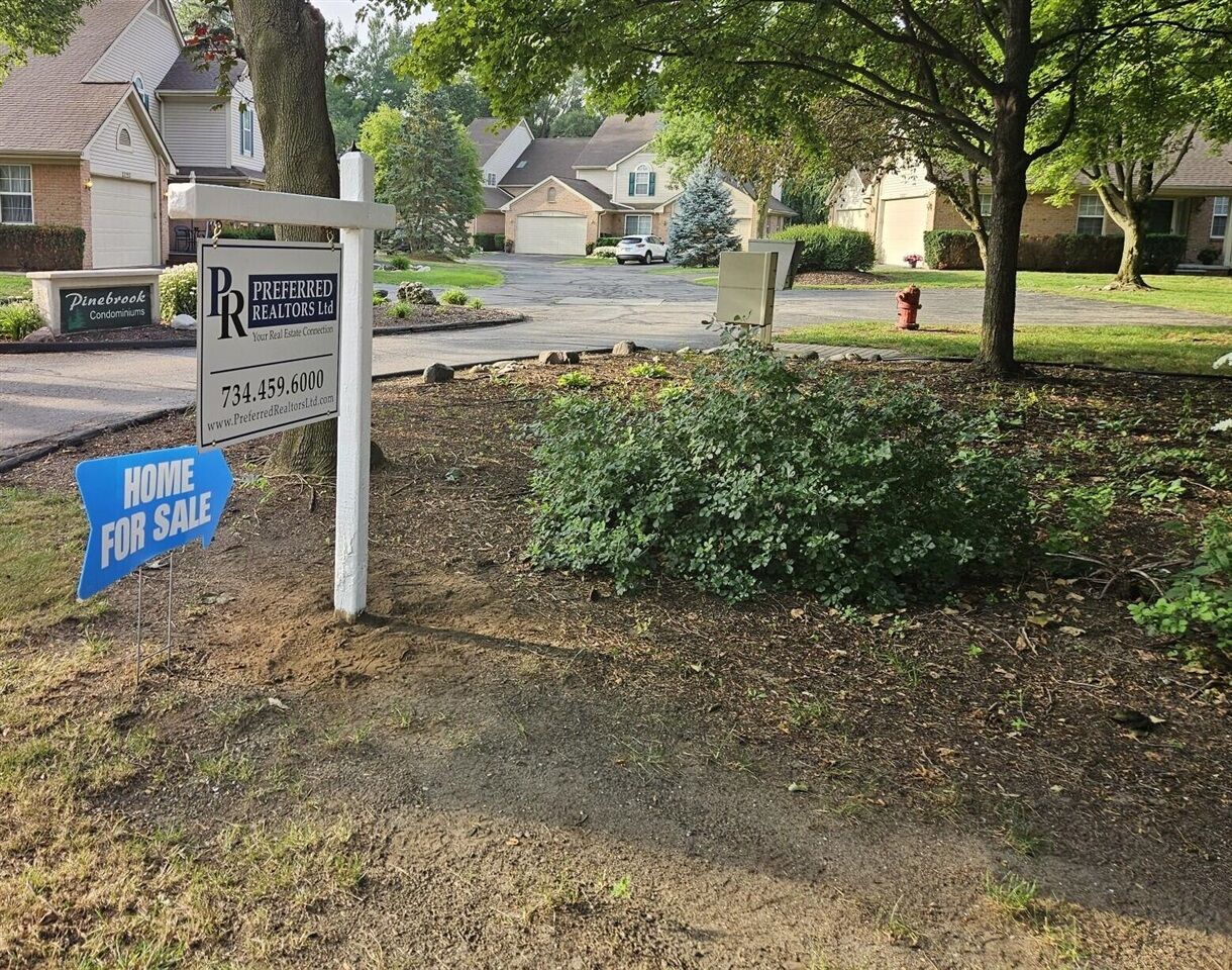 Property Photo:  33377 Norfolk Street 3  MI 48152-1335 