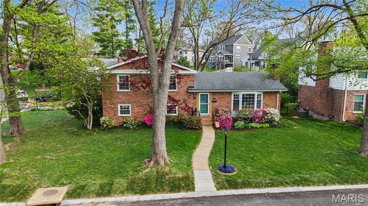 Property Photo: 1146 Glenway Drive MO 63122