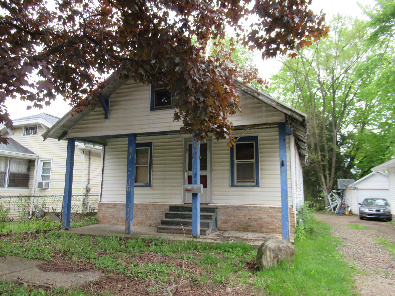 Property Photo:  124 Sharon Avenue  MI 49017 