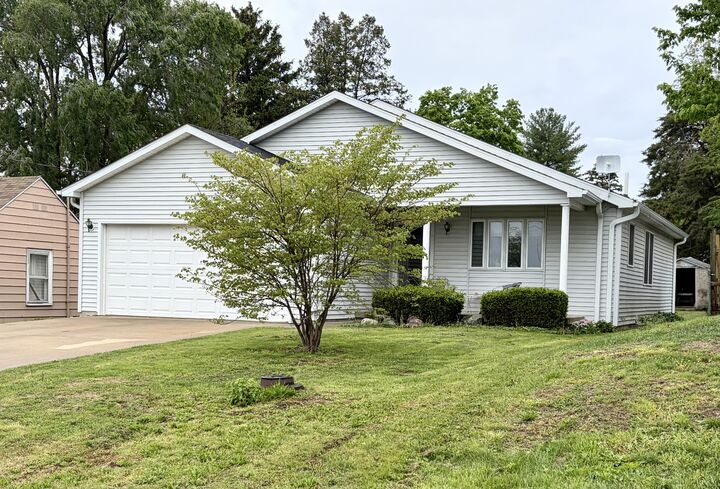 Property Photo: 326 W Hight Street IL 62544