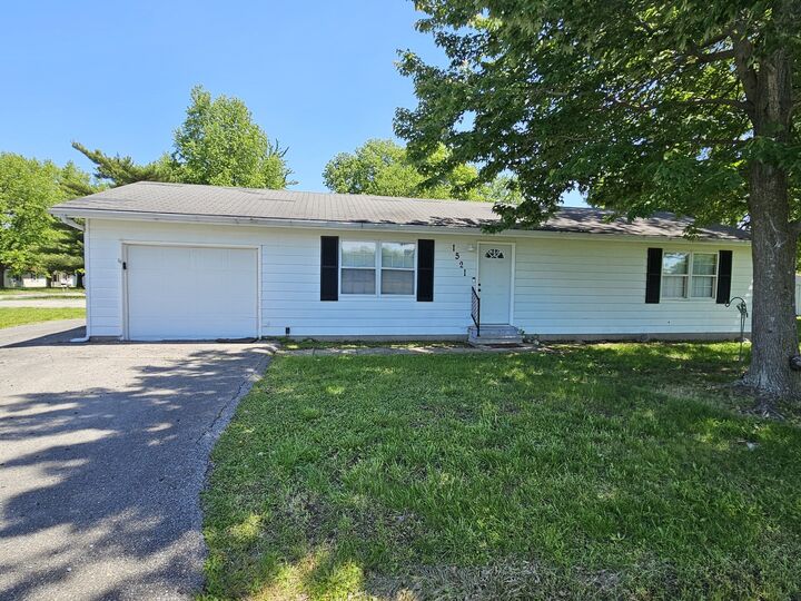 Property Photo: 1521 Triangle Street IL 62864