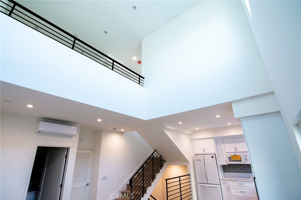 Property Photo:  1187 Crenshaw Boulevard 102  CA 90019 