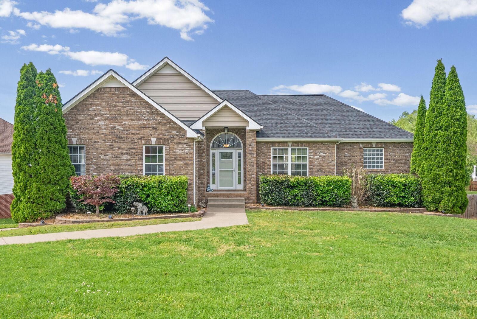 Property Photo:  215 Cody Ct  TN 37043 