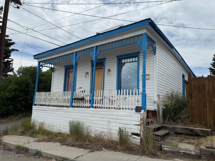 Property Photo:  605 Caledonia Street  MT 59701 