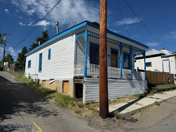 Property Photo:  605 Caledonia Street  MT 59701 