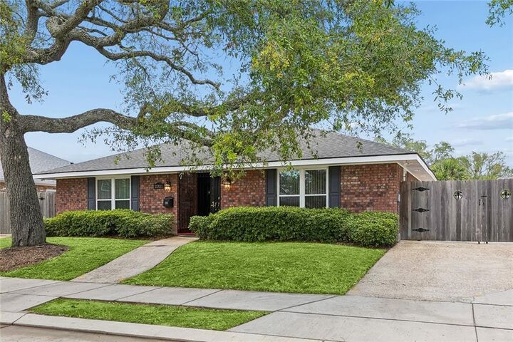 Property Photo:  2321 Oriole Street  LA 70122 