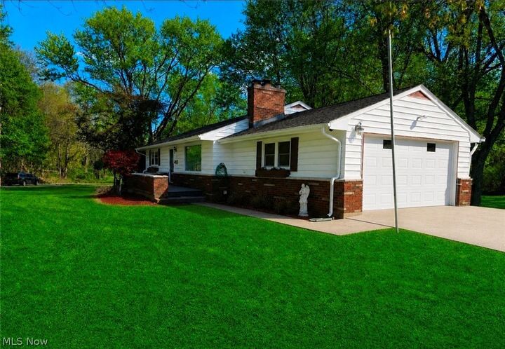 Property Photo: 1702 Bears Den Road OH 44511