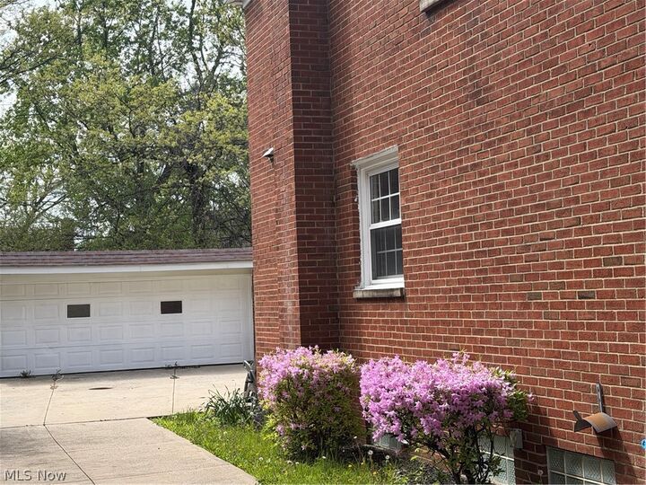 Property Photo:  2304 Glendon Road  OH 44118 