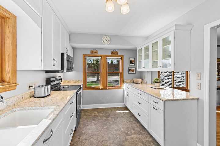 Property Photo:  1341 Iowa Avenue W  MN 55108 