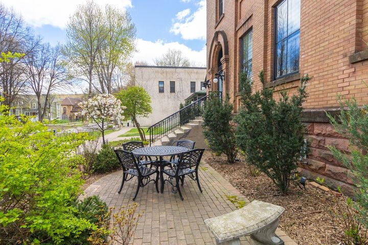 Property Photo:  512 Laurel Avenue 5  MN 55102 