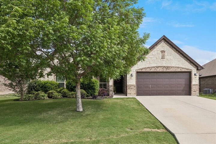 Property Photo:  124 Camouflage Circle  TX 76008 