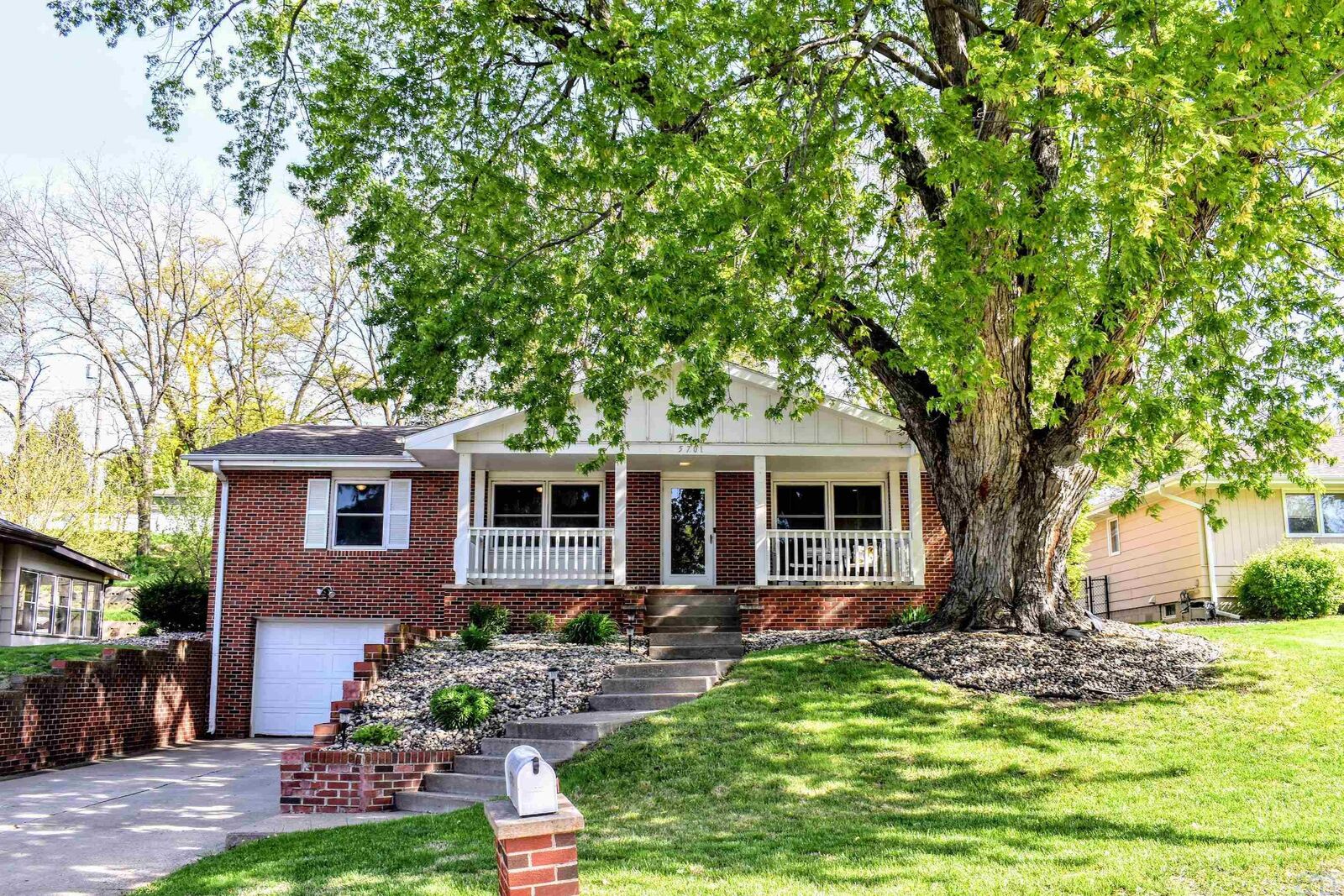 Property Photo:  5701 Myers Ave  IA 51106 