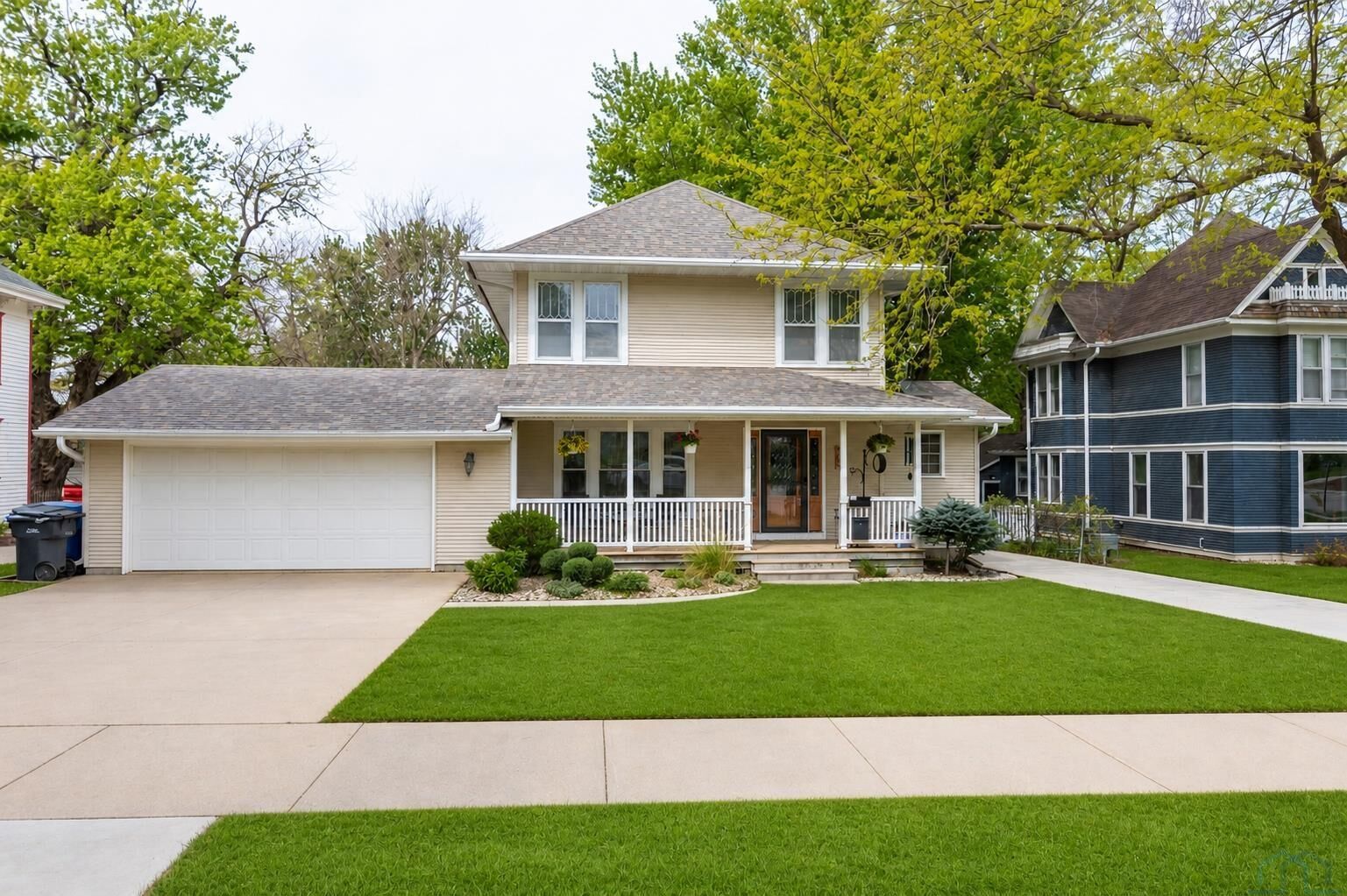 Property Photo:  909 Central Ave SW  IA 51031 