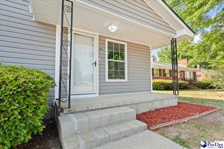 Property Photo:  909 N Irby Street  SC 29501 