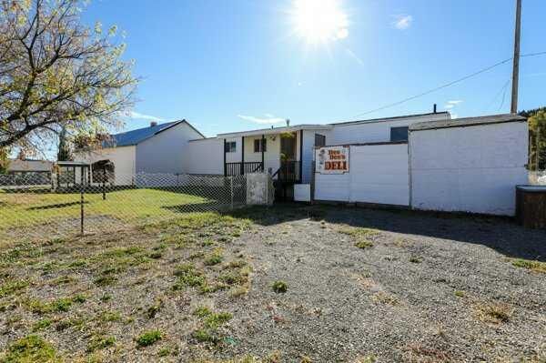 Property Photo: 22720, 22718 8 Avenue AB T0K 1C0