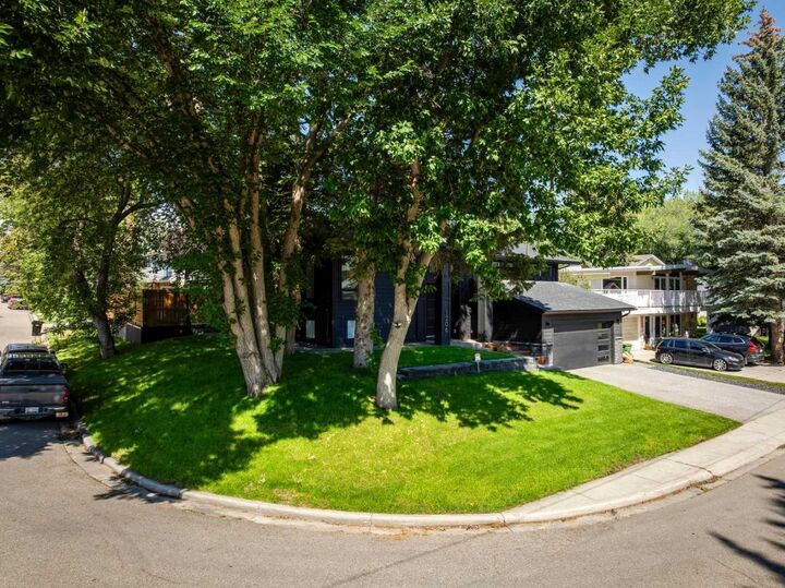 Property Photo:  1206 Varsity Estates Road NW  AB T3B 2X2 