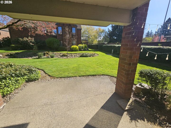 Property Photo:  14875 NE Sacramento St 142  OR 97230 