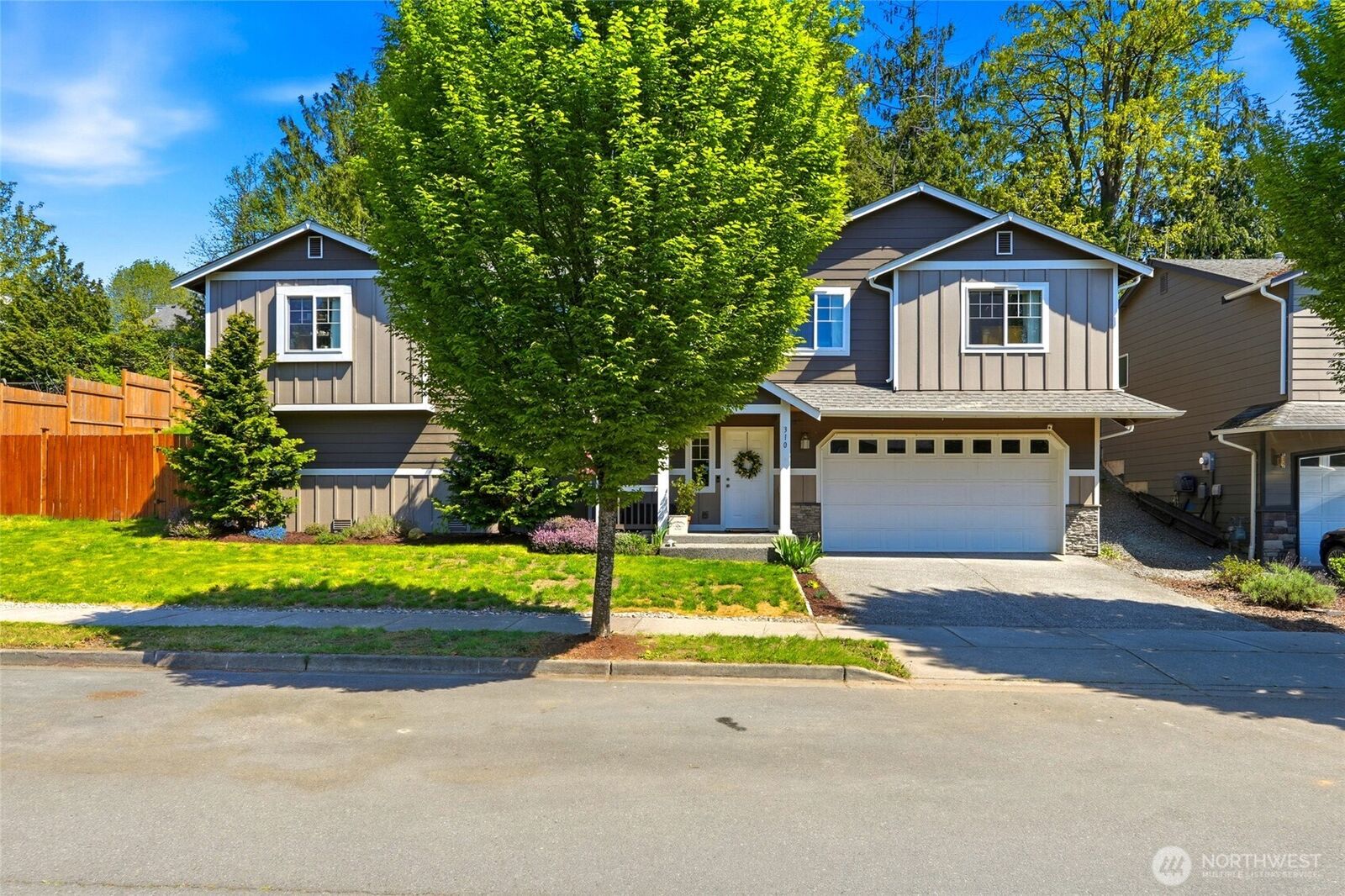 Property Photo:  310  Jeff Street  WA 98274 