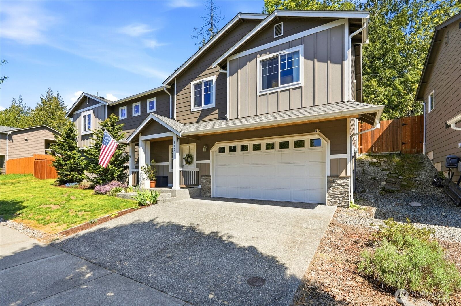 Property Photo:  310  Jeff Street  WA 98274 