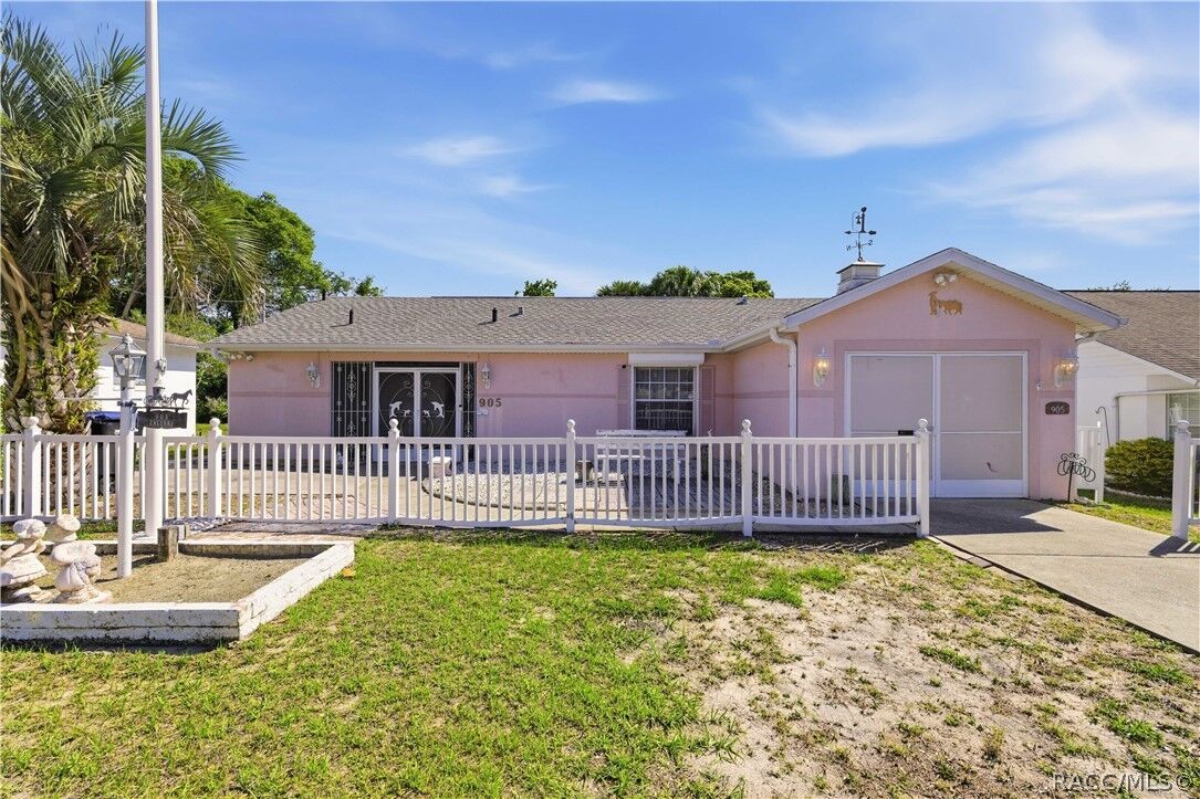Property Photo:  905 W Starjasmine Place  FL 34465 