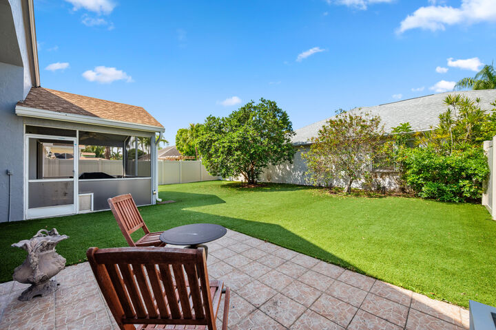 Property Photo:  1097 Aviary Road  FL 33414 