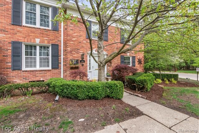 Property Photo:  1200 Trailwood Path  MI 48301 