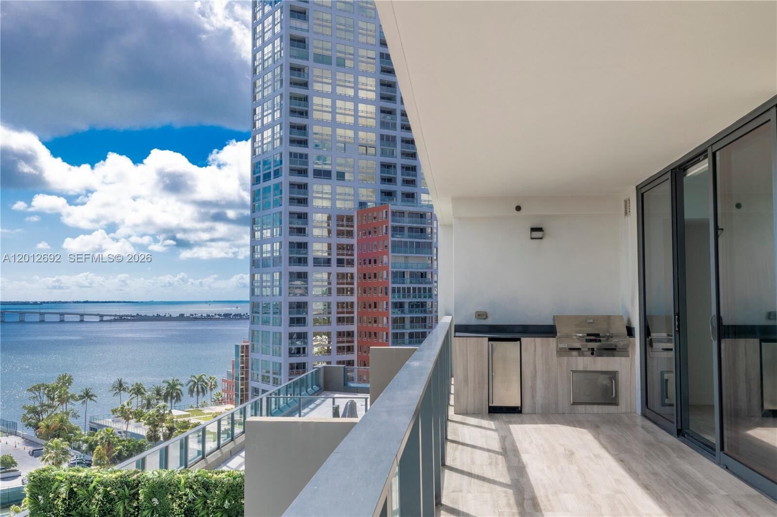 Property Photo:  1451 Brickell Ave 1002  FL 33131 