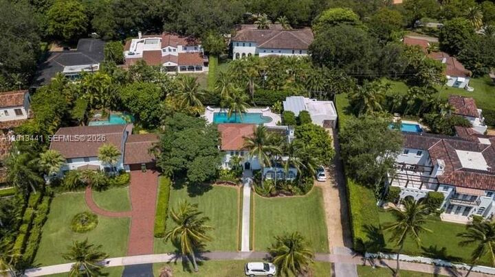 Property Photo:  2010 N Greenway Dr  FL 33134 