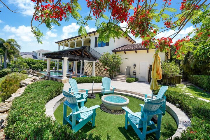 Property Photo:  10433 SE Banyan Way  FL 33469 