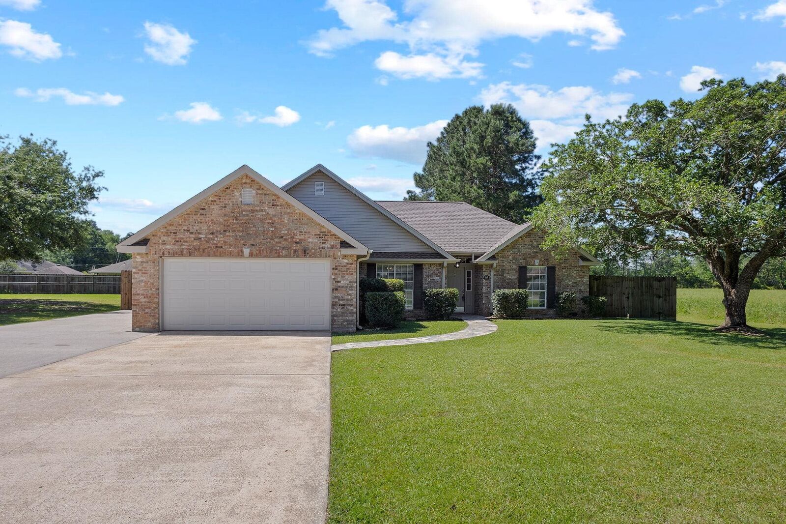 Property Photo:  210 Dana  TX 77657 