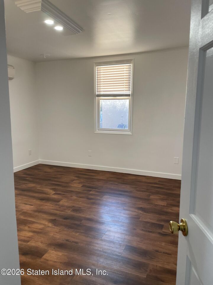 Property Photo:  514 Melyn Place 2  NY 10303 