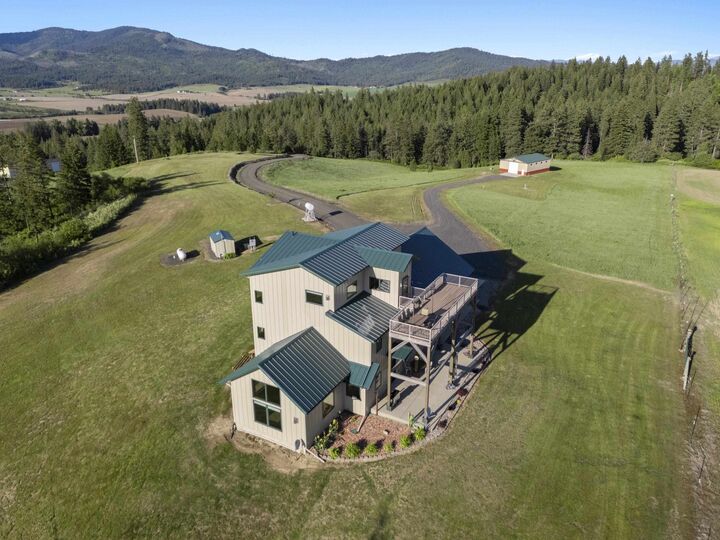 Property Photo:  26004 E Horton Rd  WA 99030 