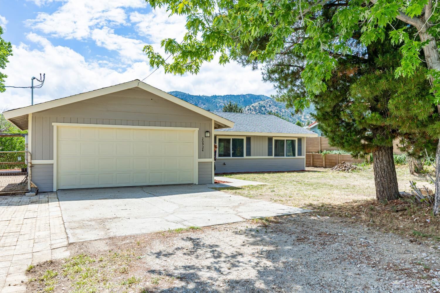 Property Photo:  20924 Brentwood Drive  CA 93561 